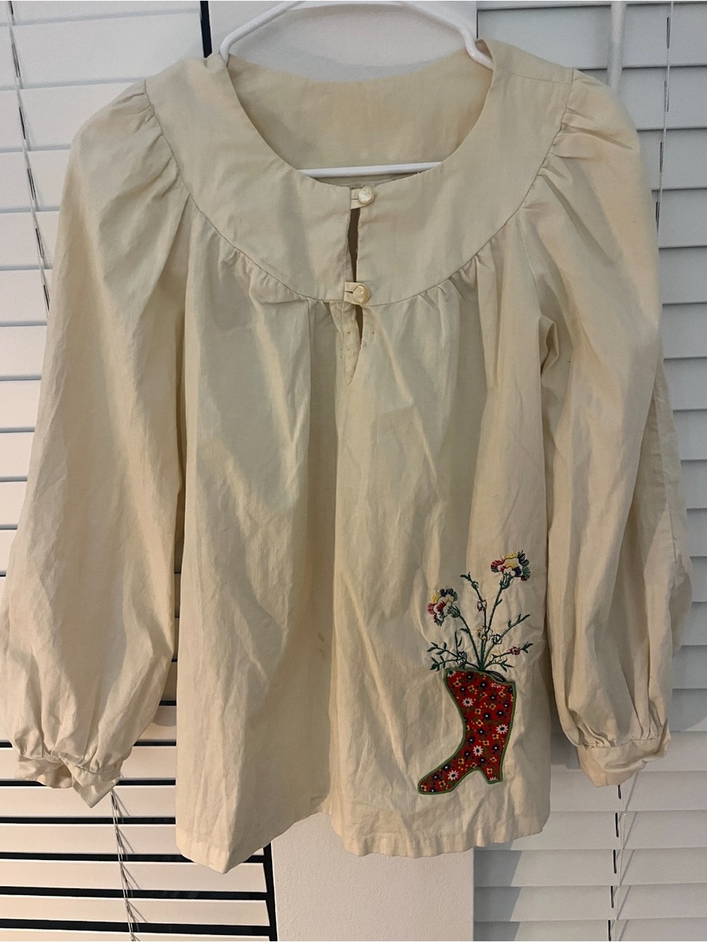 Cream Long-Sleeve Girls' Top with Embroidered Floral Boot